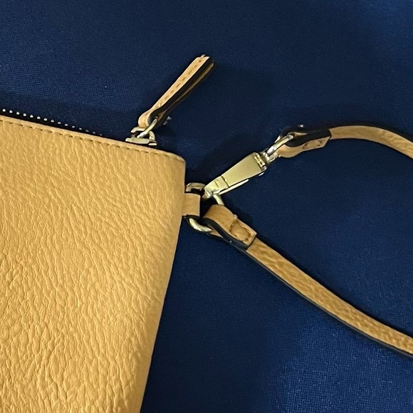🧨 Final Markdown - Steve Madden Wristlet - Picture 2 of 4
